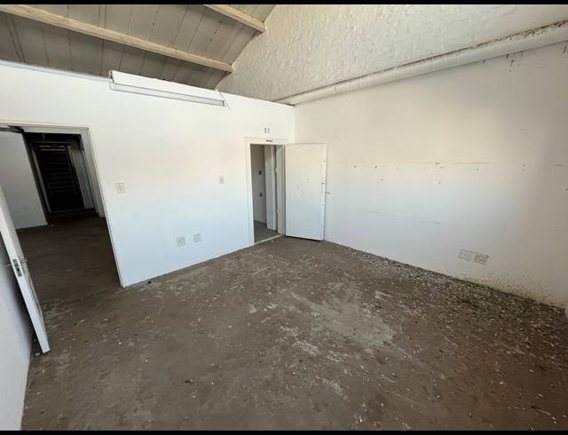 650M² WAREHOUSE TO LET IN PAARDEN EILAND